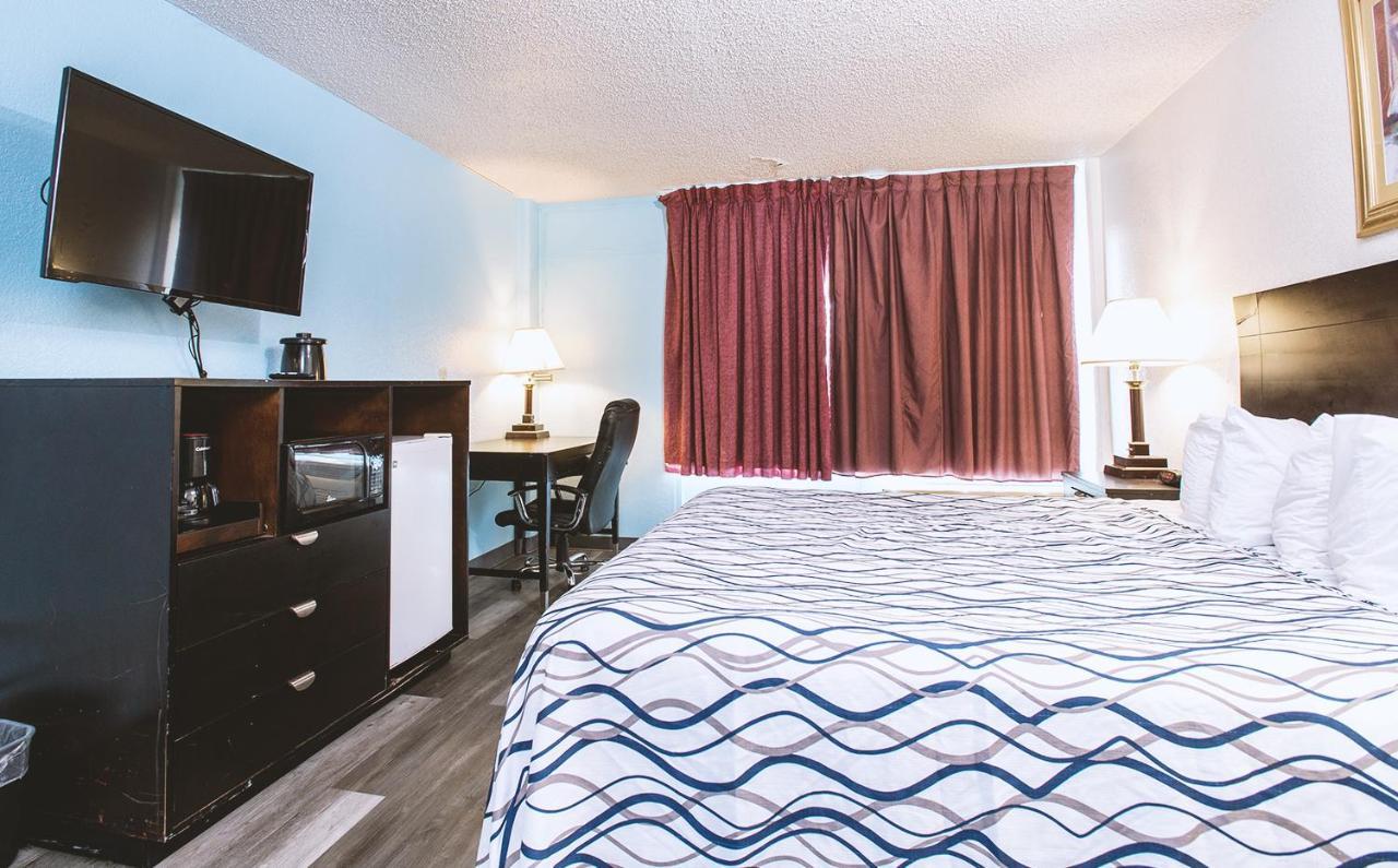 Sky-Palace Inn & Suites Wichita East Екстер'єр фото